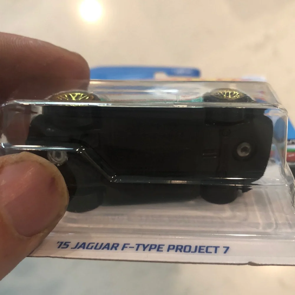 '15 Jaguar F-Type Project 7 Toy Car - White and Gold